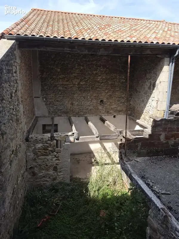 Maison en pierre de 250 m2 avec jardinet - VERNOUX EN VIVARAIS - photo 3