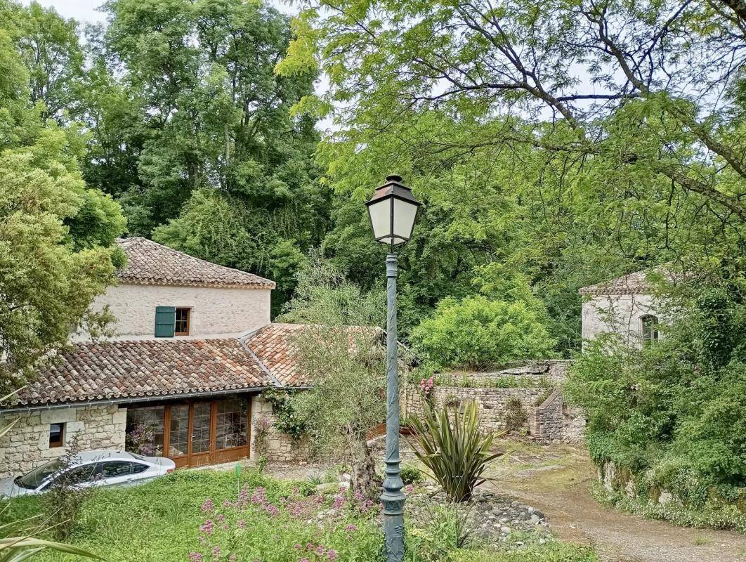 Maison à SAINT-BEAUZEIL