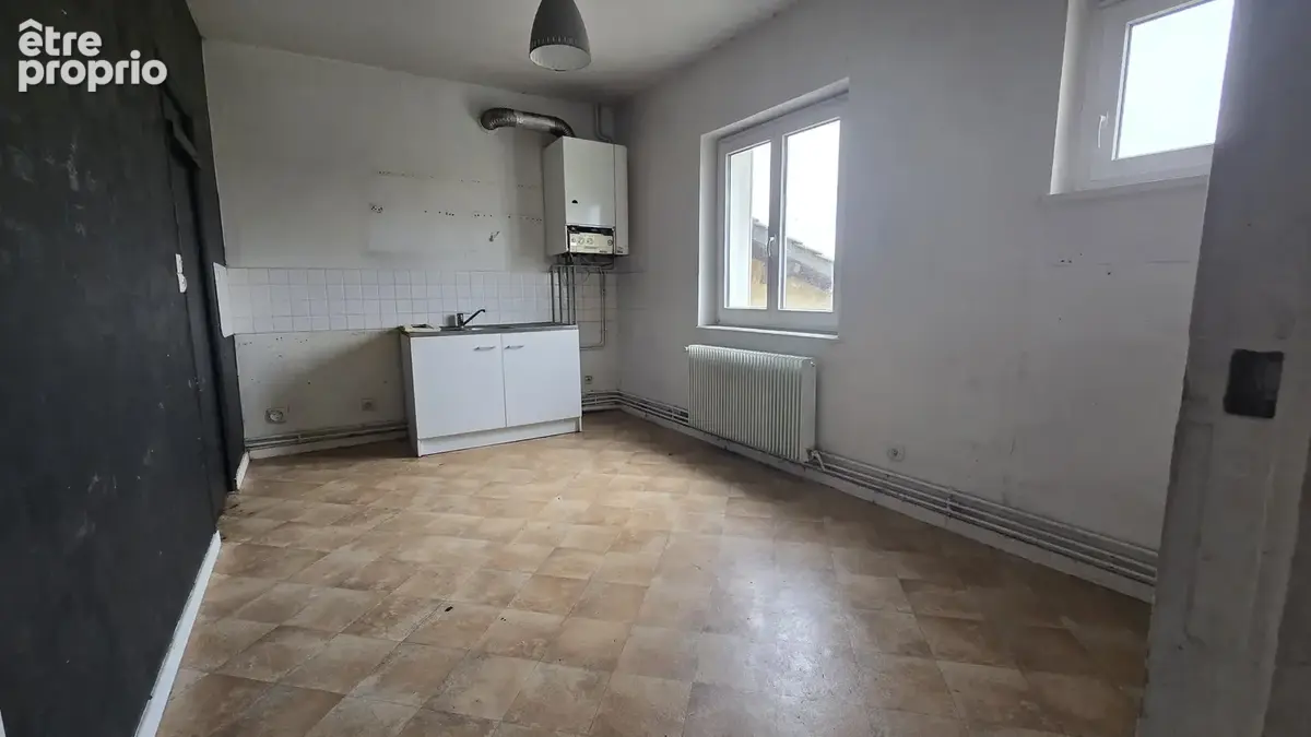 Bel immeuble  de deux appartements t3 et t4 centre grieges,terrain constructible - photo 2