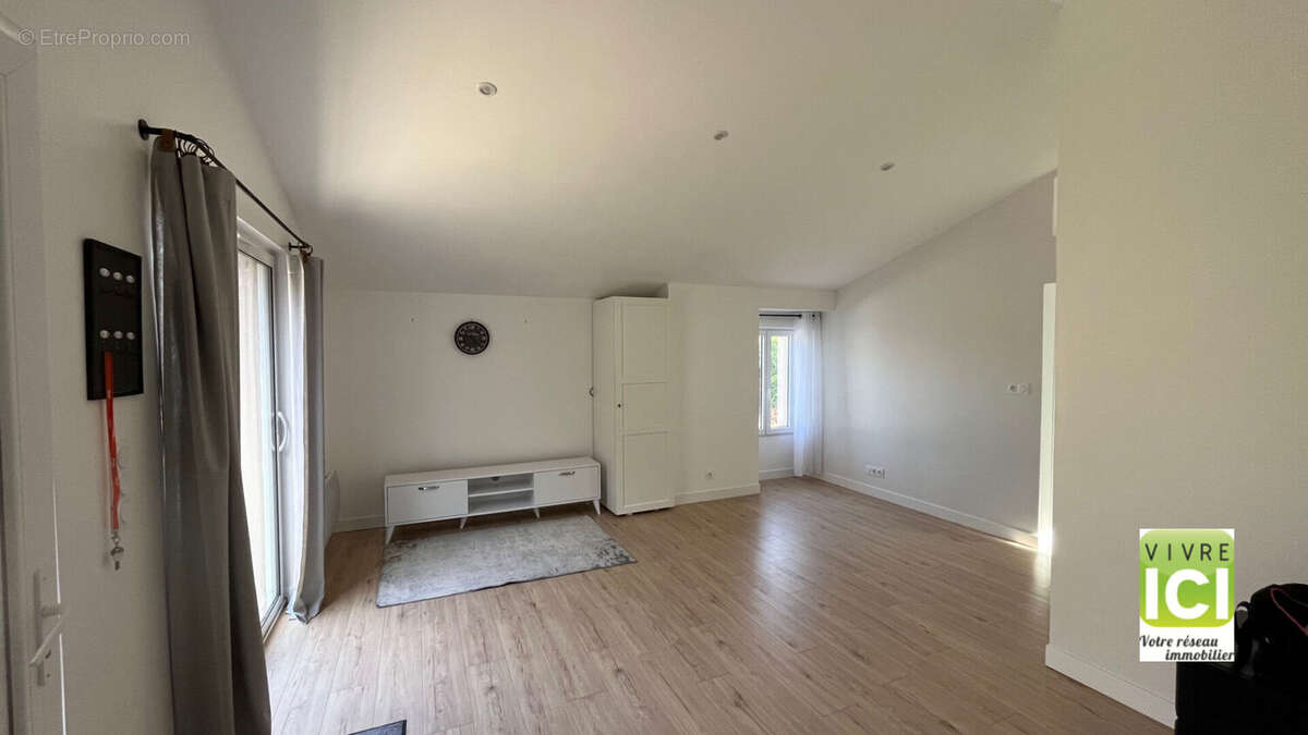 Maison à LA CHAPELLE-BASSE-MER