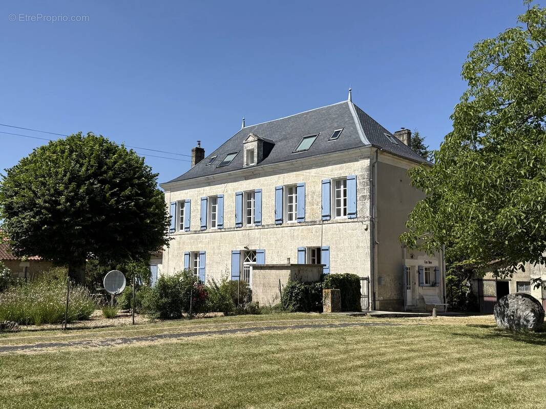 Maison à AUBETERRE-SUR-DRONNE