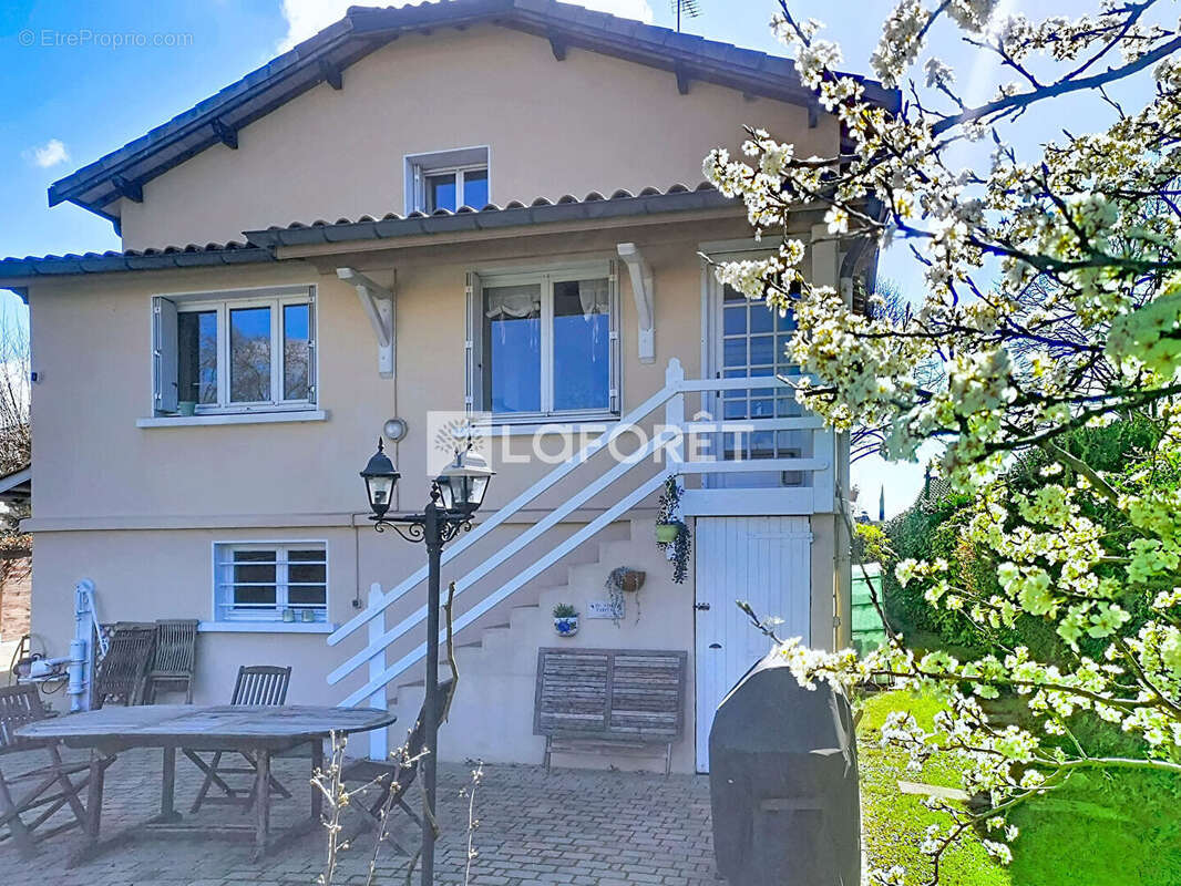Maison à FLEURIEU-SUR-SAONE
