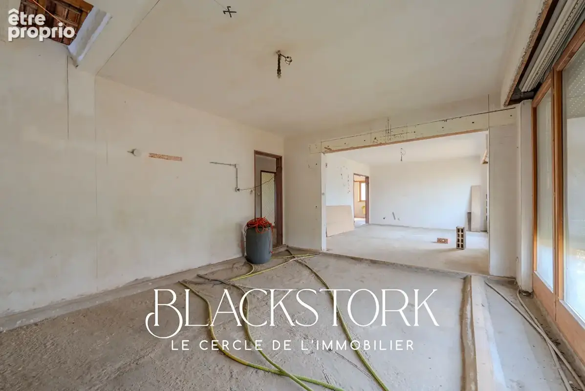 Maison à rénover de 175 m² sur plus de 8 ares - photo 3