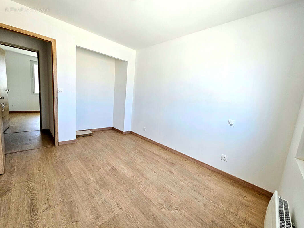 Appartement à LA CRAU