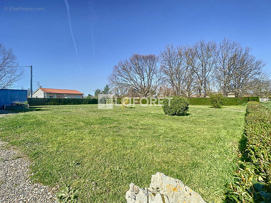 Terrain à MONTBETON