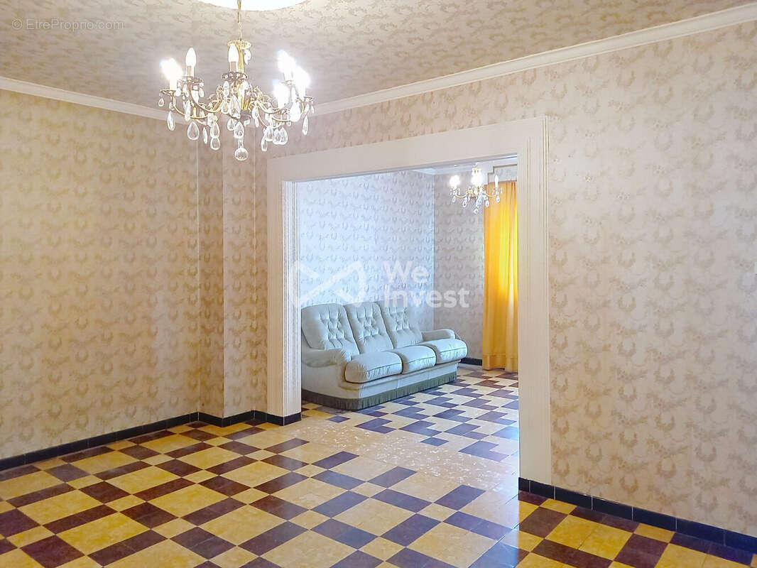 Maison à AVESNES-SUR-HELPE