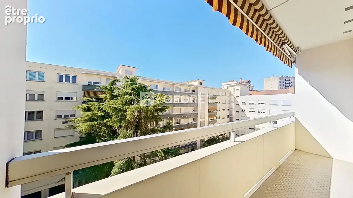 Tête d'Or - Dernier étage T3 - 73 m2 - Deux balcons - photo 14