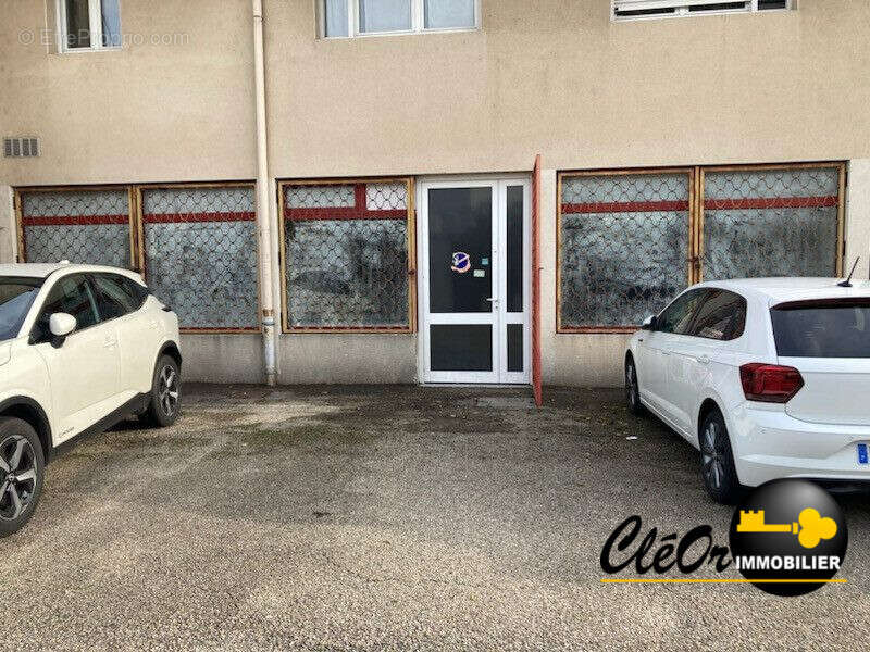 Commerce 123 m² à Montreal-La-Cluse  - photo 3