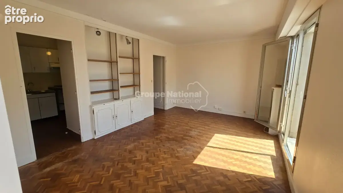 Appartement Versailles 2 pièce(s) 43 m2 dernier étage + cave + parking - photo 2
