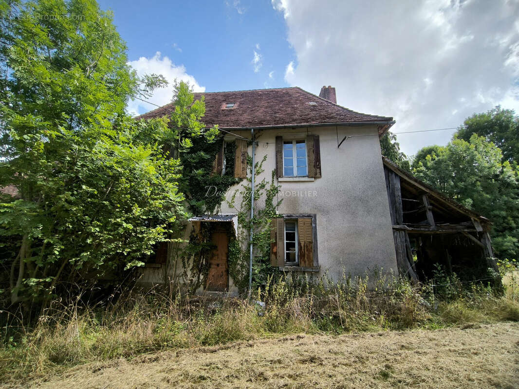 Maison à COUSSAC-BONNEVAL