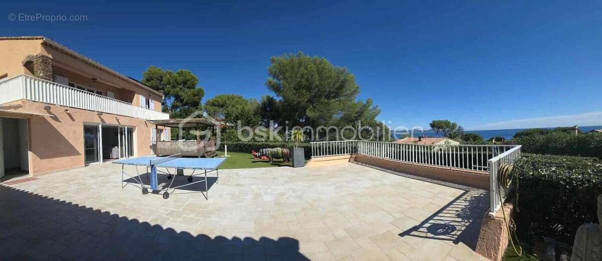 Maison à ROQUEBRUNE-SUR-ARGENS