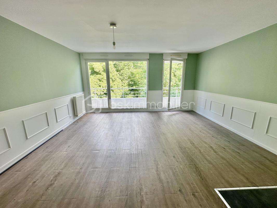 Appartement à SAVIGNY-LE-TEMPLE