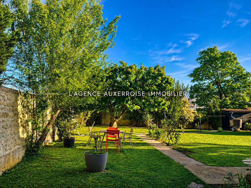 AUXERRE , Maison familiale au calme avec jardin paysagé - photo 3