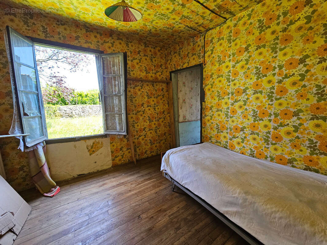 Maison en pierre avec petit jardin proche commerces et services (Puycapel-Calvinet, 15) - photo 16