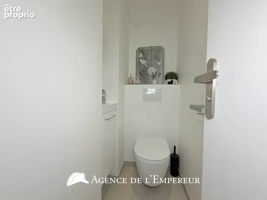 3 pièces en plein centre-ville, rénové et baigné de lumière. Box et cave. - photo 18