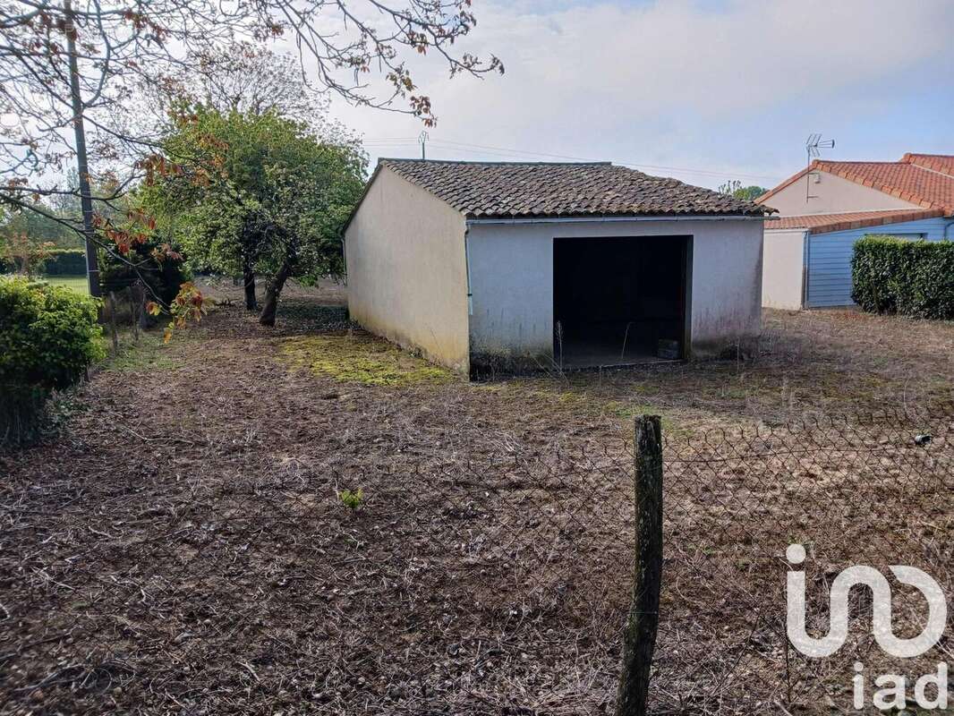 Photo 3 - Terrain à USSON-DU-POITOU