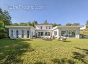 Maison à SAINT-CYR-DE-FAVIERES