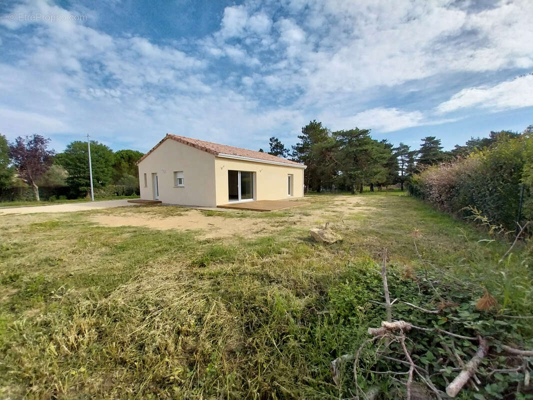 Maison à NEGREPELISSE