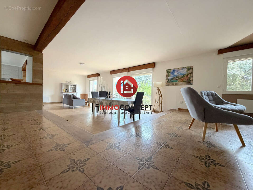 Maison à LAUDUN-L'ARDOISE