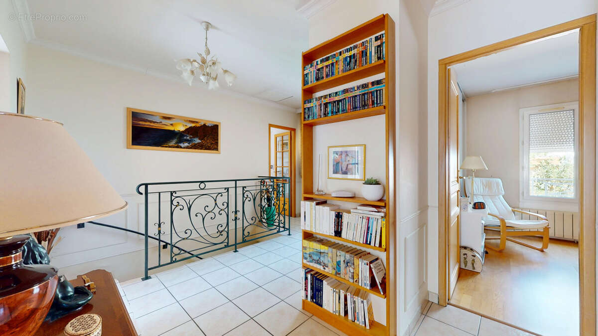 Maison à SAINTE-GENEVIEVE-DES-BOIS