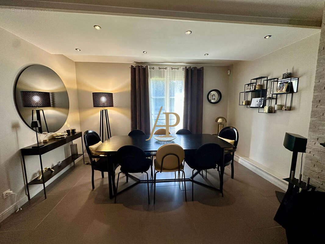 Maison à MAREIL-MARLY