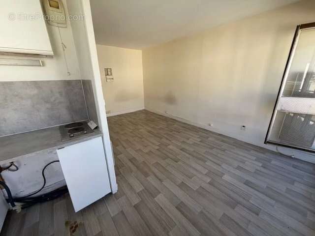 Studio a rafraichir en dernier etage avec balcon. - photo 7
