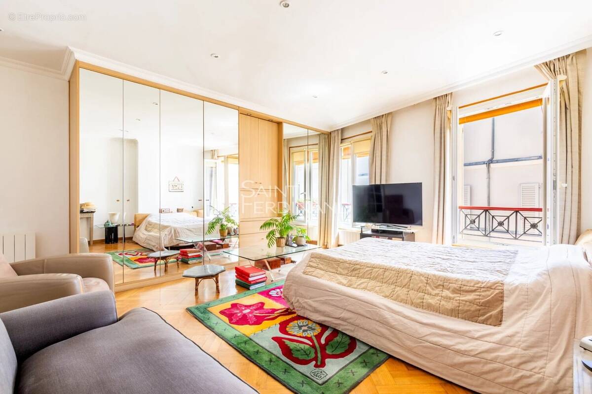 Appartement à PARIS-17E
