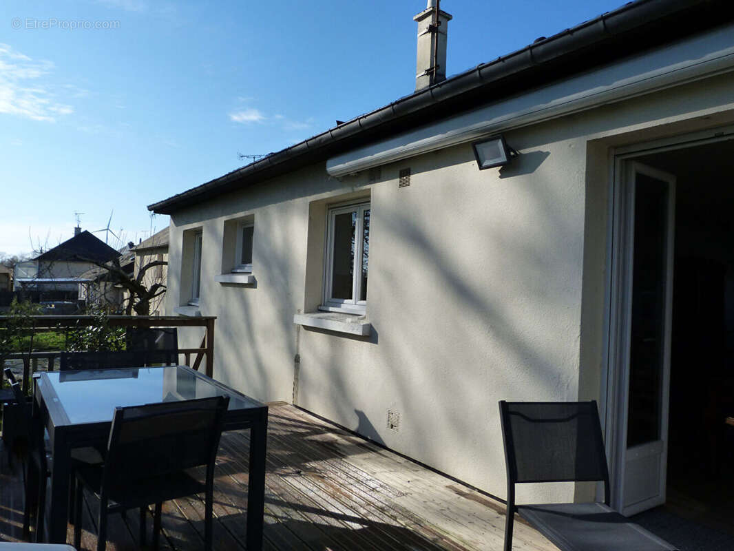 Maison à QUELAINES-SAINT-GAULT