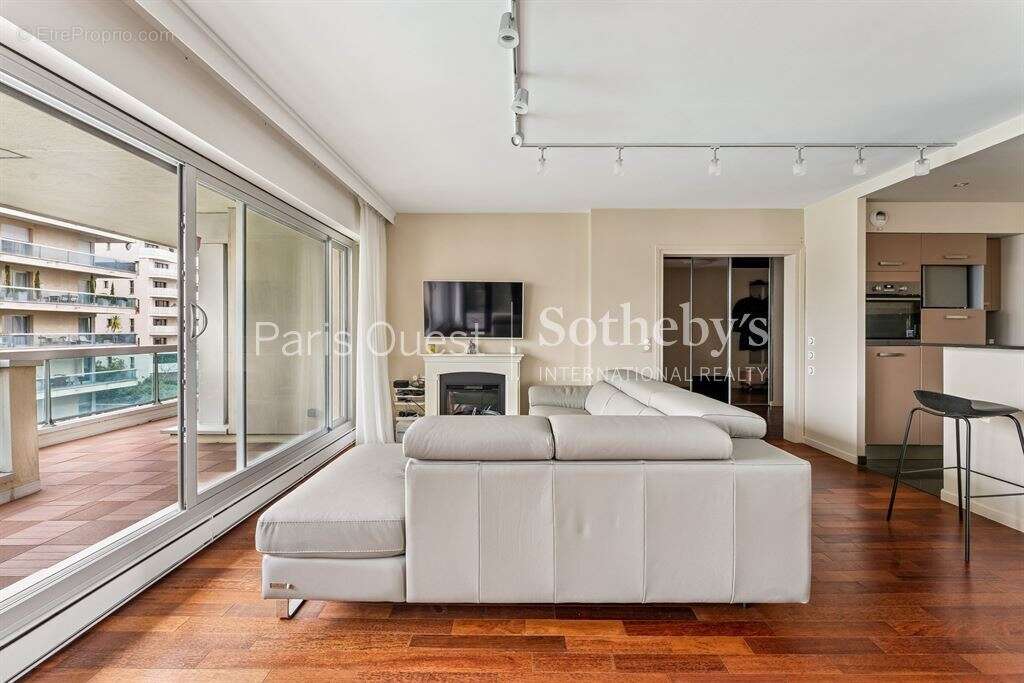 Appartement à NEUILLY-SUR-SEINE