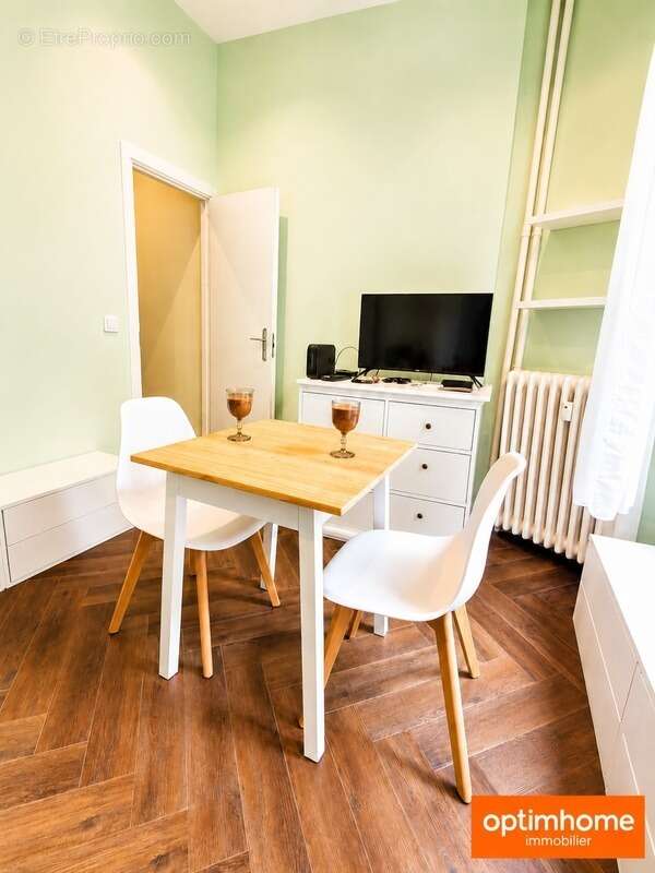 Appartement à vendre NICE – Quartier des Musiciens - 2 pièces rénové de 27,07 m² – Immeuble Art Déco – Meublé - photo 2