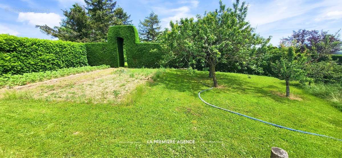 Terrain à PONTCHARRA-SUR-TURDINE