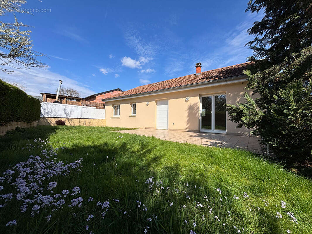 Maison à SEMECOURT