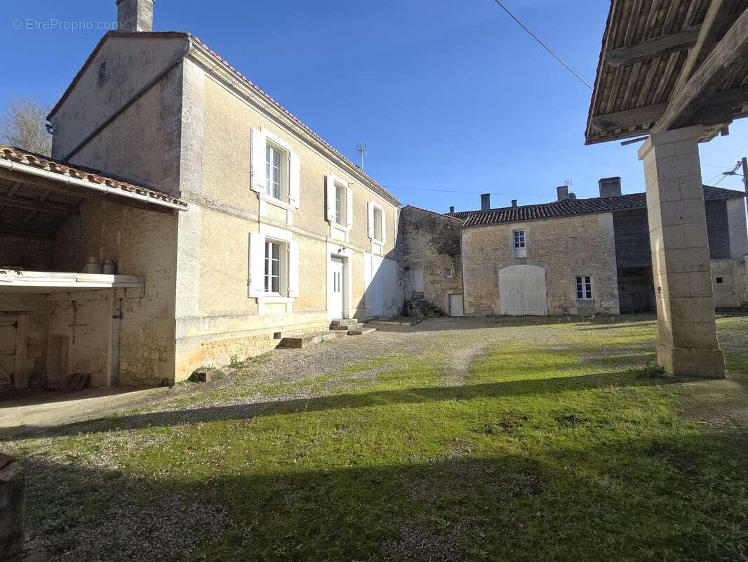 Maison à SAINT-SATURNIN