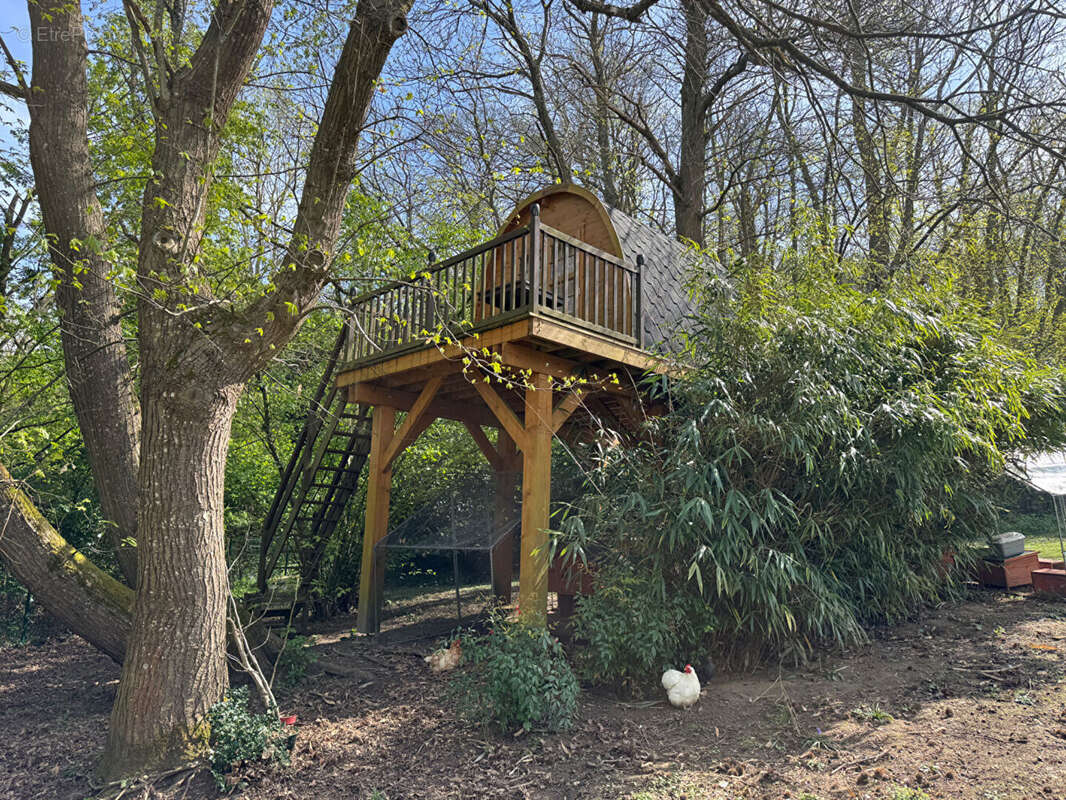 Maison à BAZOCHES-SUR-GUYONNE
