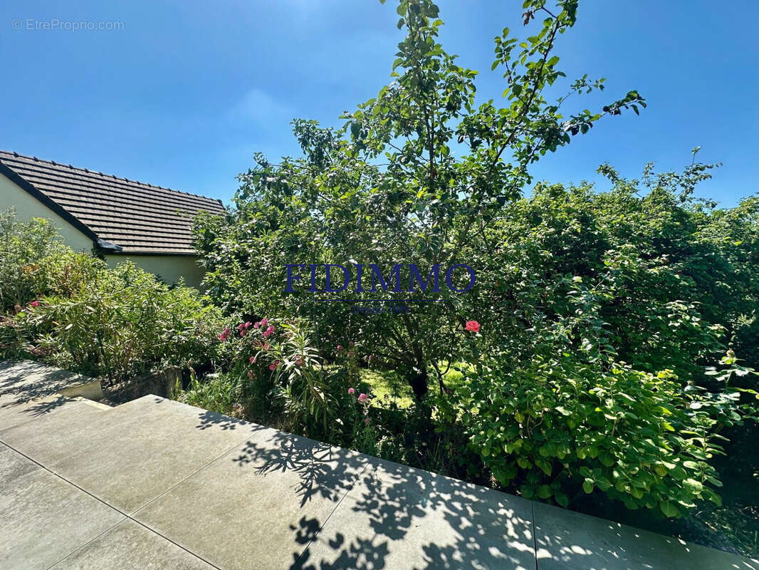 Maison à CHENNEVIERES-SUR-MARNE