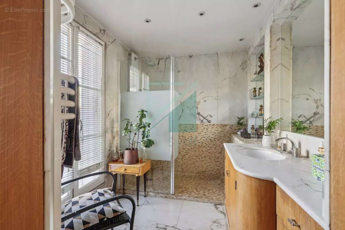 Appartement à PARIS-3E