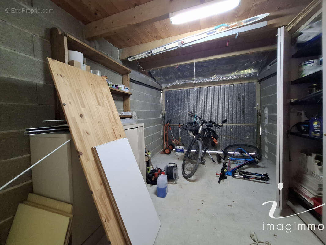 Au calme, découvrez cette villa pleine de charme avec 4 chambres sur une parcelle de plus de 600 m2 dans un éc - photo 14