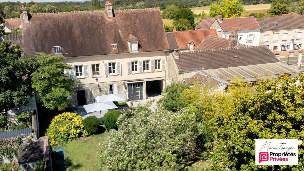Fleurines : demeure de caractère de 270 m² avec  piscine chauffée et grand jardin - photo 1