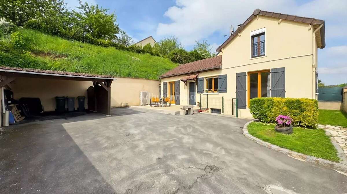 Maison à SAINT-FARGEAU-PONTHIERRY