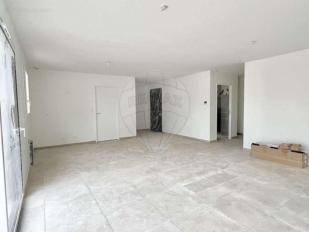 Maison à CHAILLEVETTE