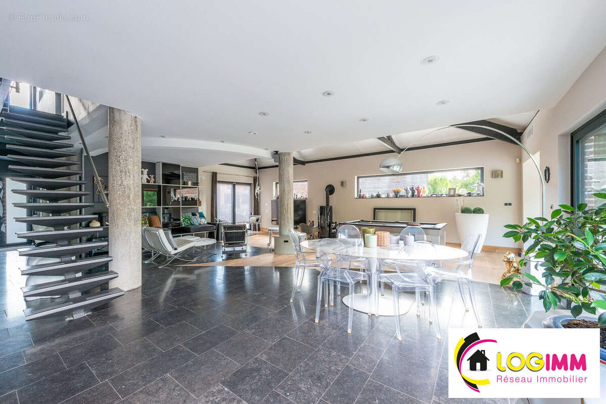 Maison 310 m² à Sebourg  - photo 3