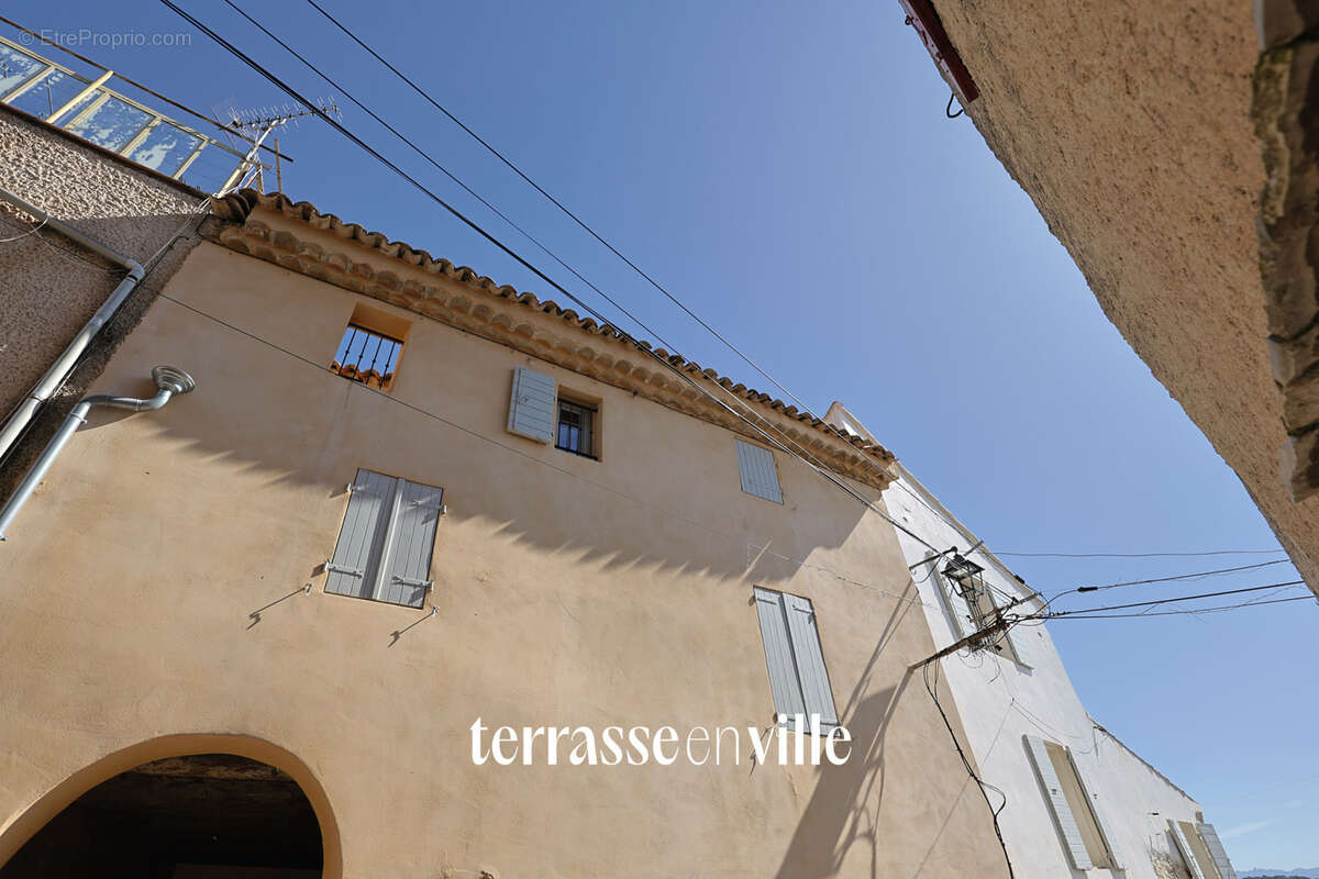 Appartement à EGUILLES