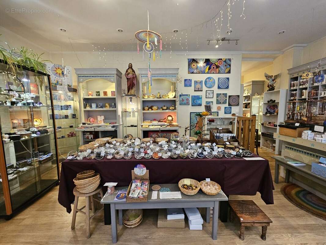 boutique - Commerce à PARIS-11E