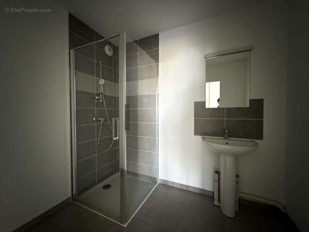 Appartement trois pièces récent au dernier étage + garage  et place de stationnement - photo 8