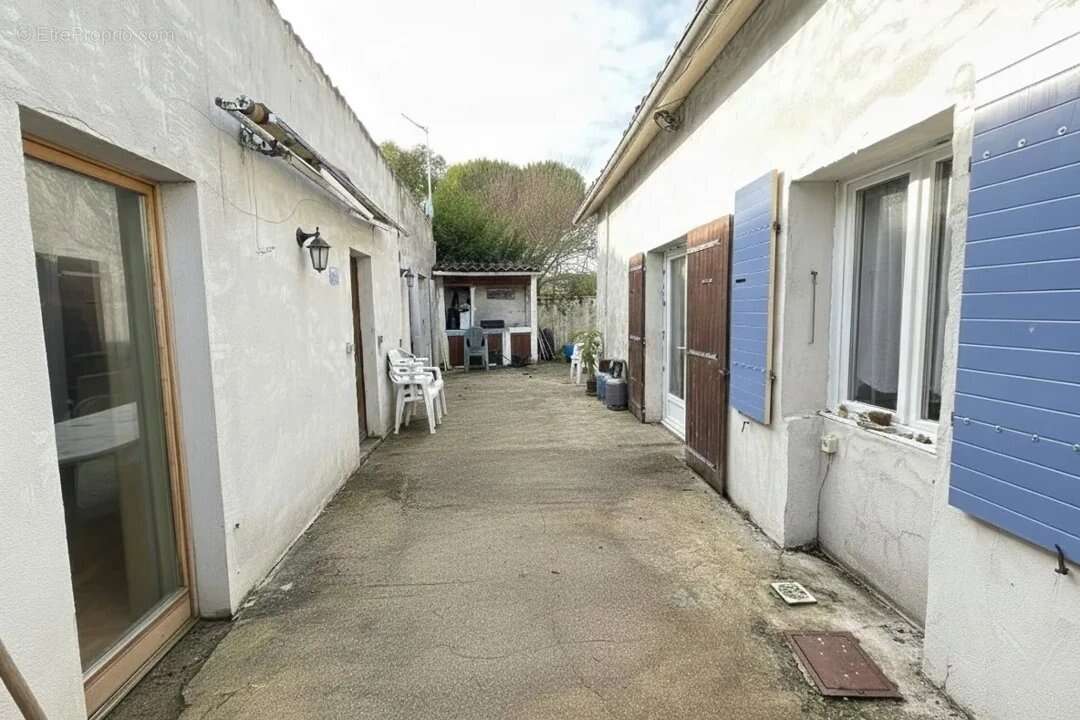 Maison à SAINT-JEAN-D'ANGELY