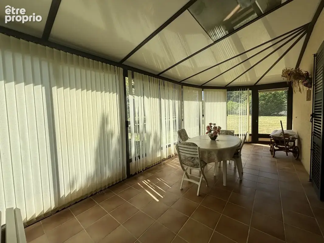 LAIGNES (21) maison de 205m2 ,année 1980 ,avec sous-sol , garages et terrain de 2000m2 proche de l'autoroute. - photo 6