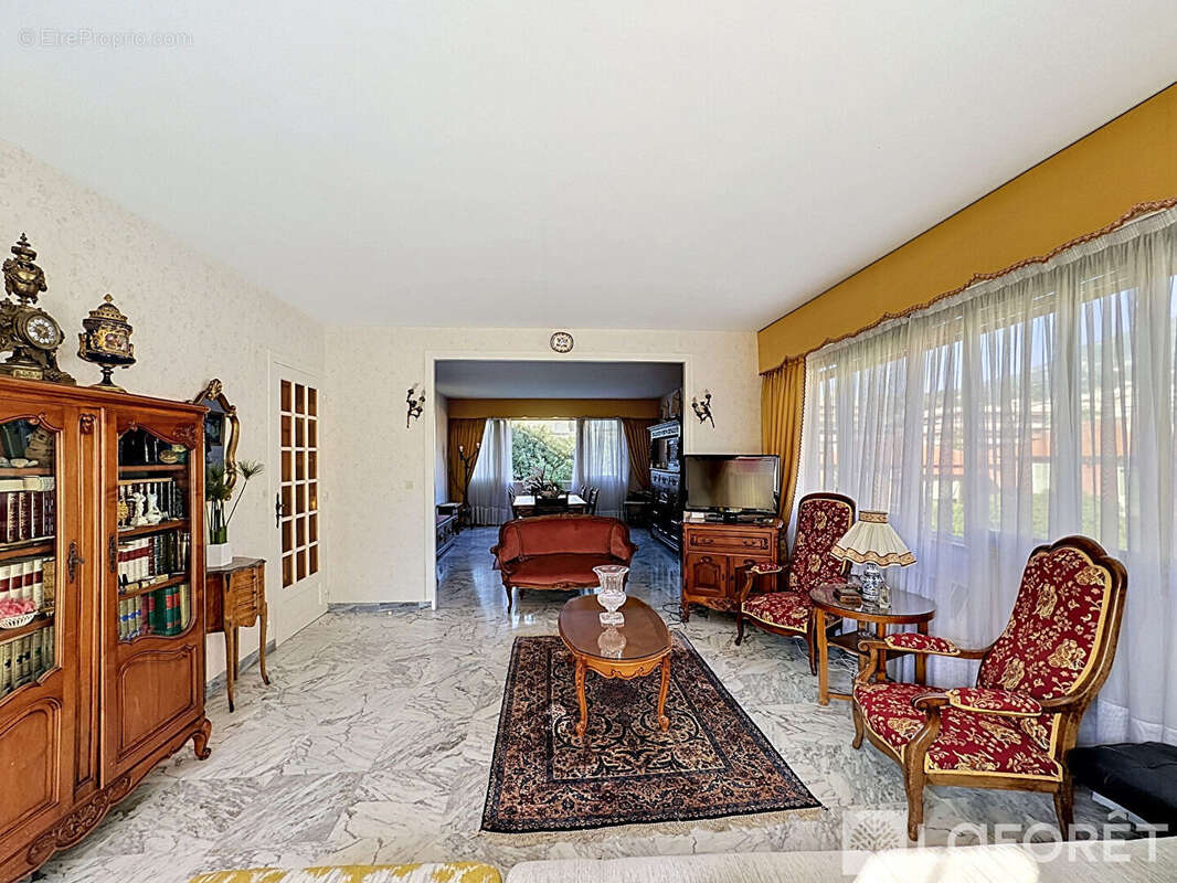 Appartement à ROQUEBRUNE-CAP-MARTIN