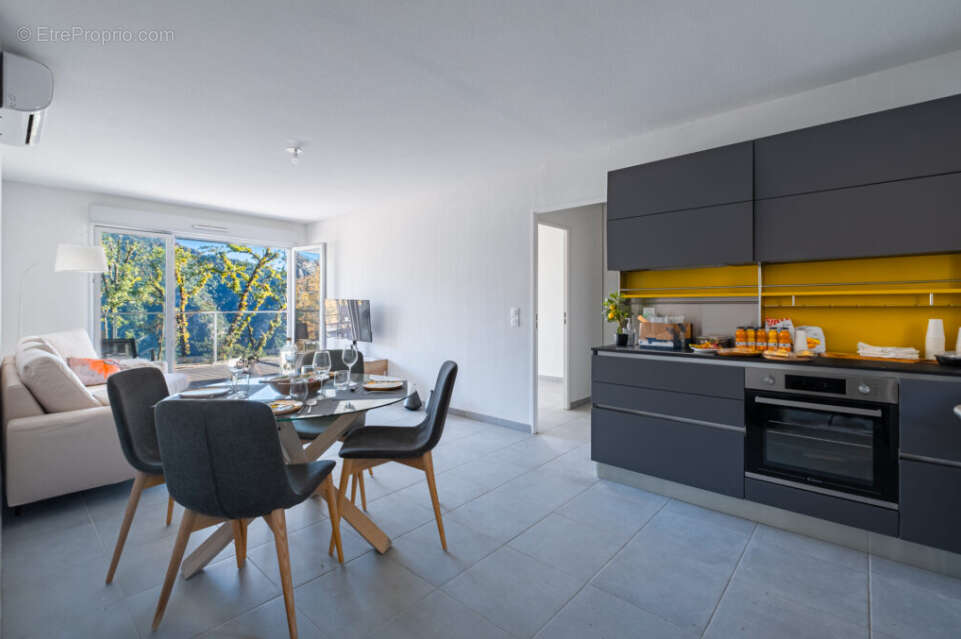 Appartement à GILETTE