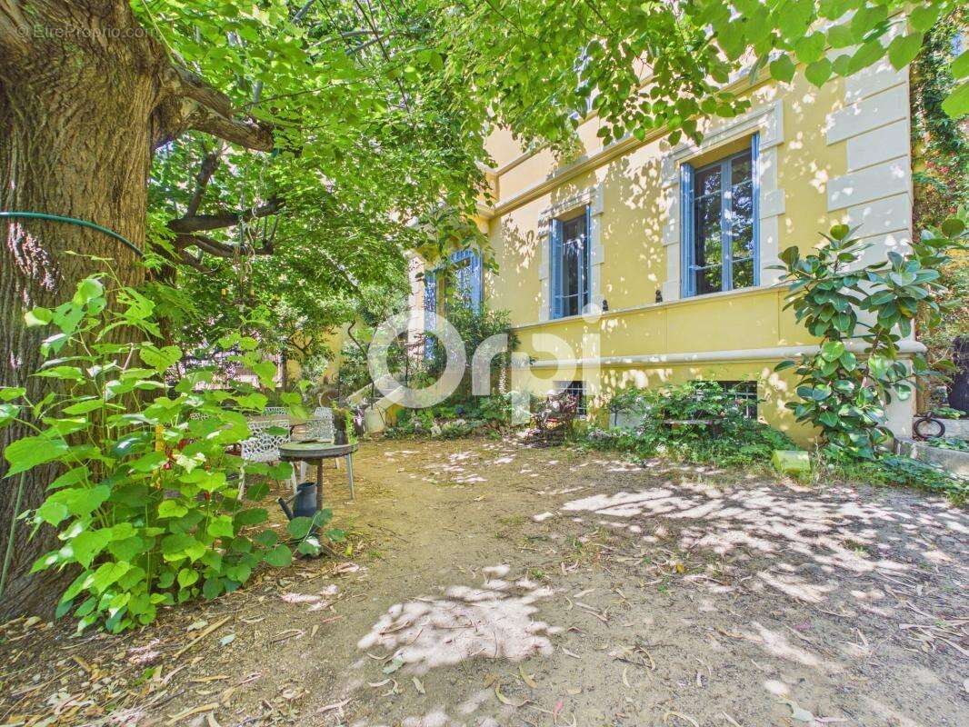 Grasse, maison de parfumeur sur 3 niveaux avec jardin et garage pour 7 à 8 voitures - photo 7
