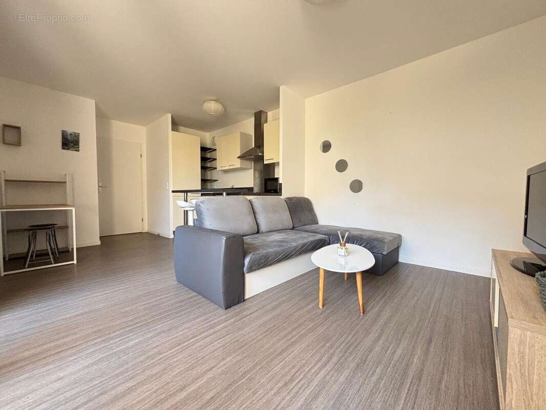 Appartement 43 m² à Saint-Pierre-Du-Perray  - photo 2